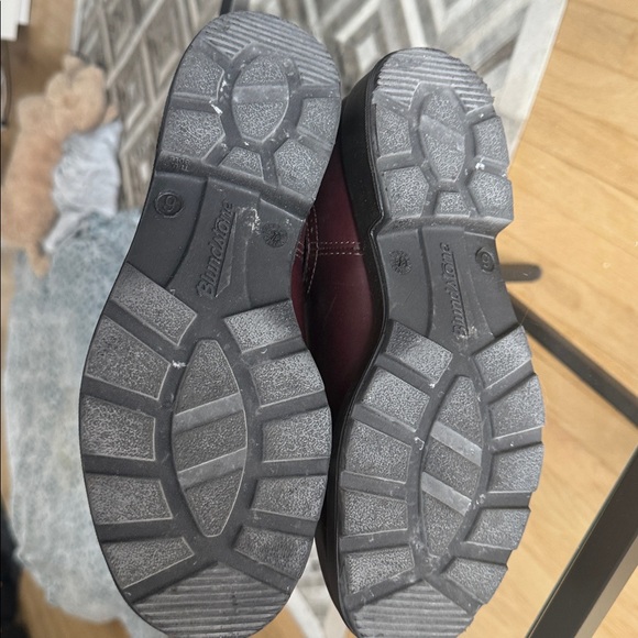 Women’s Blundstones - Picture 5 of 5